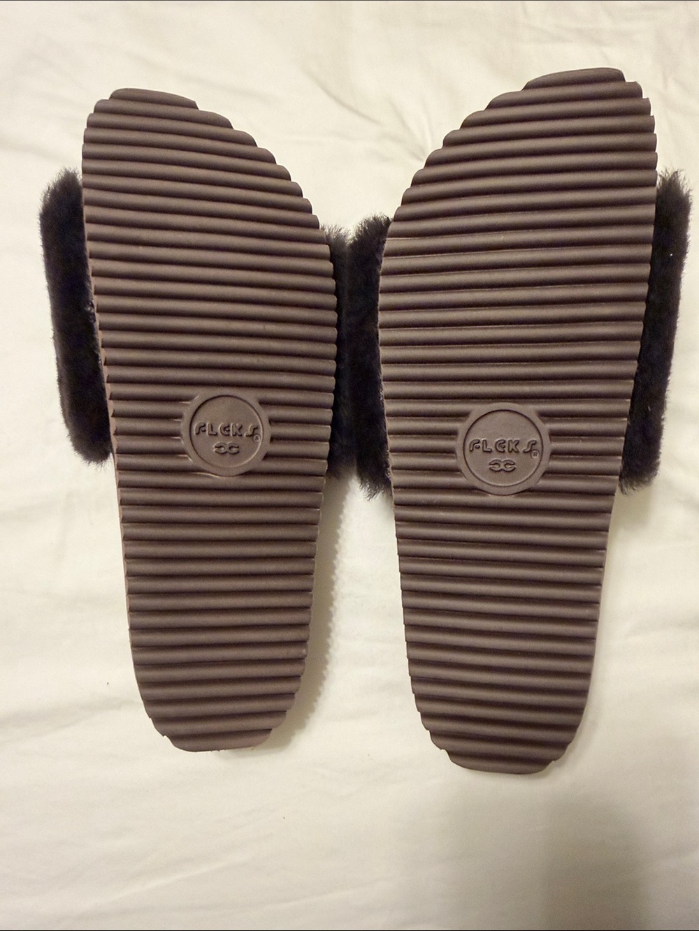 Black Faux-Fur Slide Sandals — Plush Comfort - Picture 3 of 5